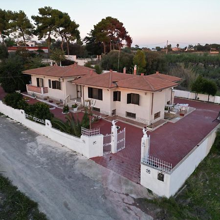Villa Ada Leporano Exteriör bild