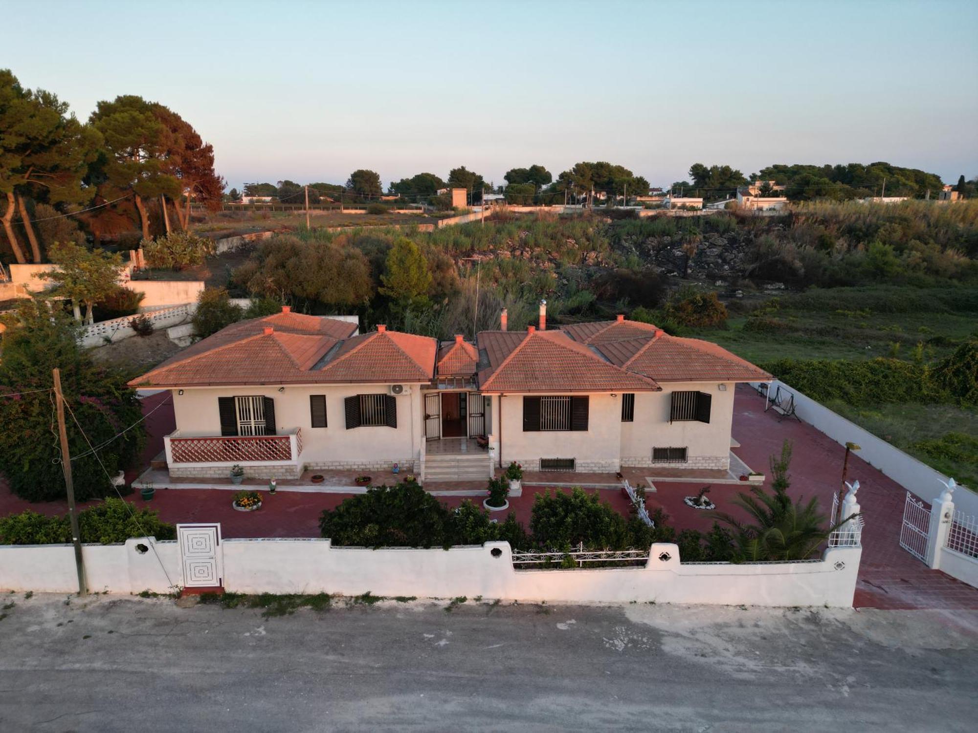 Villa Ada Leporano Exteriör bild