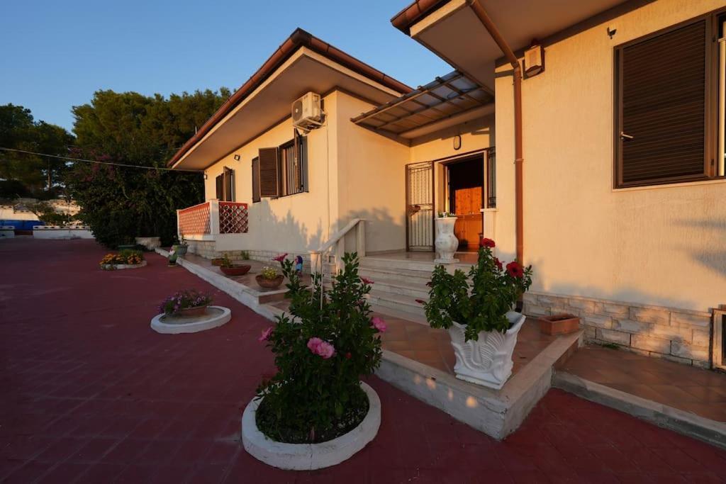 Villa Ada Leporano Exteriör bild