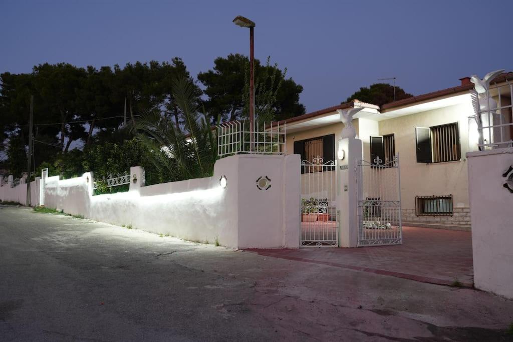 Villa Ada Leporano Exteriör bild