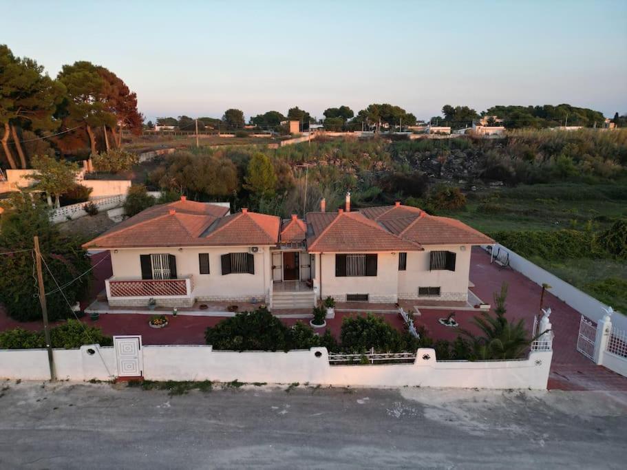 Villa Ada Leporano Exteriör bild